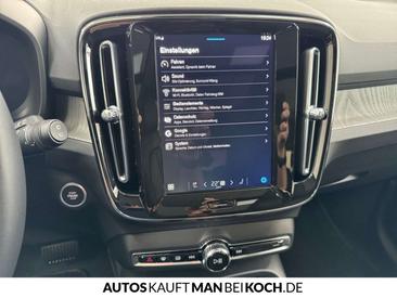 Volvo XC40 B3 — photo 24