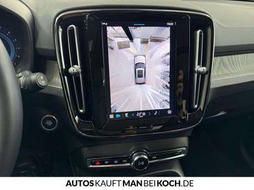 Volvo XC40 B3 — photo 25