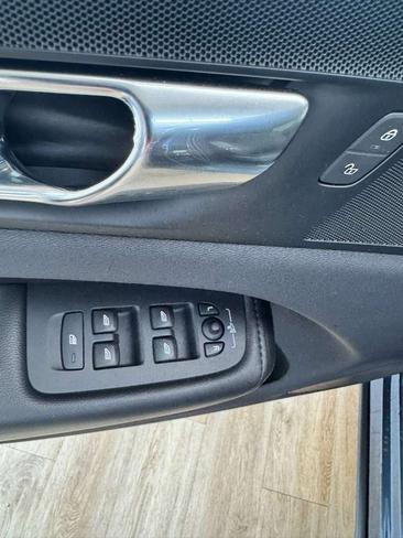 Volvo XC60 B4 — photo 16