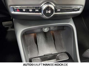 Volvo XC40 B3 — photo 26