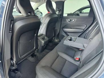 Volvo XC60 B4 — photo 19