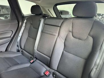 Volvo XC60 B4 — photo 21