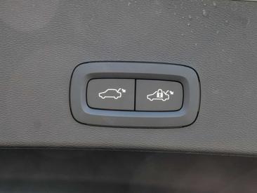 Volvo XC40 B3 — photo 16