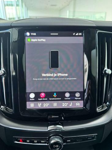 Volvo XC60 B4 — photo 27