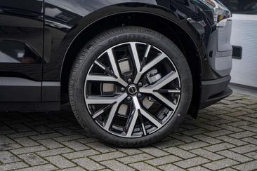 Volvo EX30 — photo 7