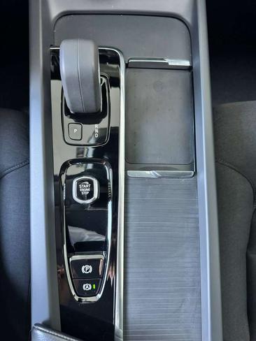 Volvo XC60 B4 — photo 28
