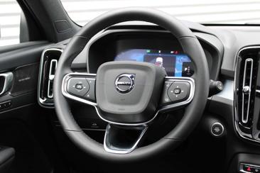 Volvo XC40 B4 — photo 16