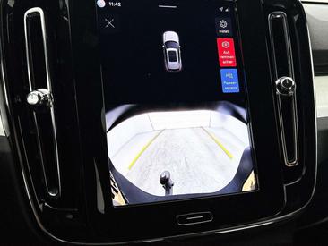 Volvo XC40 B4 — photo 12
