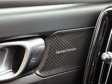 Volvo XC40 B4 — photo 13