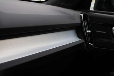 Volvo XC40 B4 — photo 23