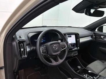 Volvo XC40 B4 — photo 18