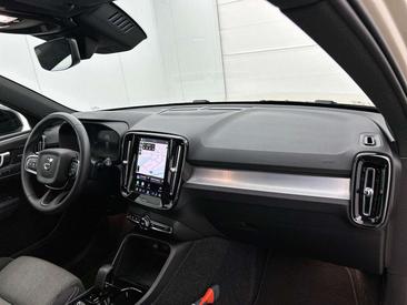 Volvo XC40 B4 — photo 19