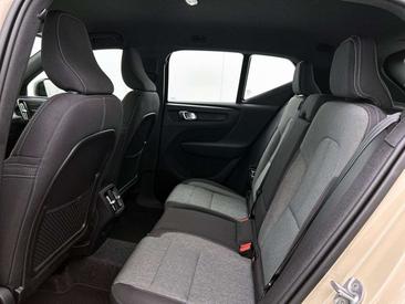 Volvo XC40 B4 — photo 26