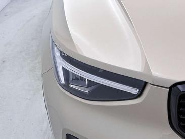 Volvo XC40 B4 — photo 27