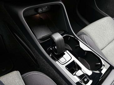 Volvo XC40 B4 — photo 28