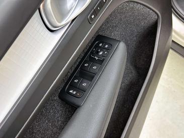 Volvo XC40 B4 — photo 31