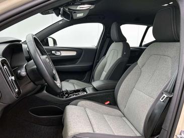 Volvo XC40 B4 — photo 35
