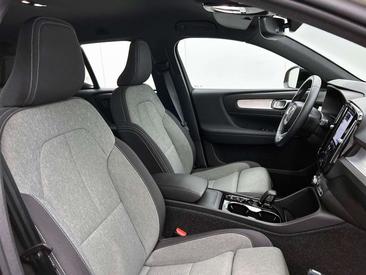 Volvo XC40 B4 — photo 36
