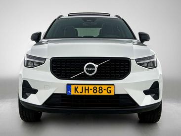 Volvo XC40 B4 — photo 4