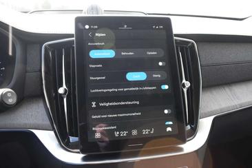 Volvo XC90 T8 Recharge AWD — photo 33