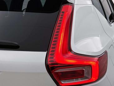 Volvo XC40 B4 — photo 11