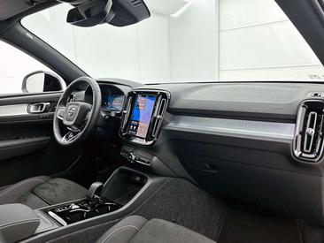 Volvo XC40 B4 — photo 16