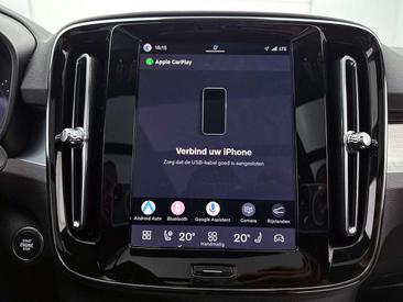 Volvo XC40 B4 — photo 17