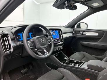 Volvo XC40 B4 — photo 19