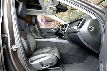 Volvo XC60 T8 Recharge AWD — photo 2