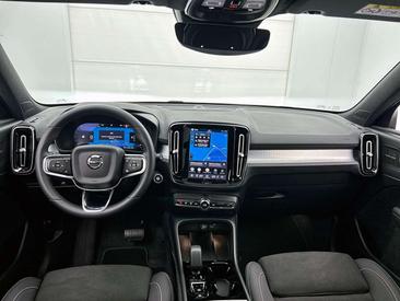 Volvo XC40 B4 — photo 23