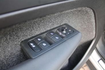 Volvo EX40 Single Motor Extended Range — photo 17