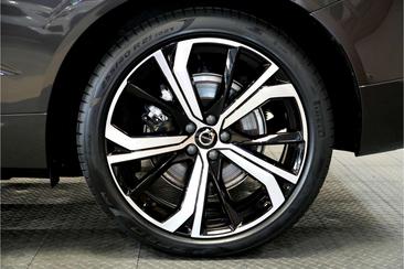 Volvo XC60 T8 Recharge AWD — photo 8