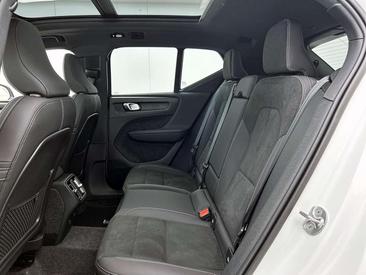 Volvo XC40 B4 — photo 26