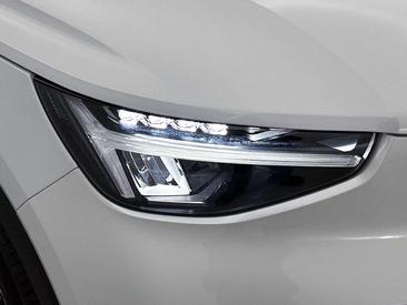 Volvo XC40 B4 — photo 27