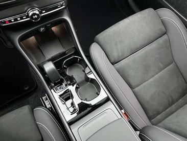 Volvo XC40 B4 — photo 28
