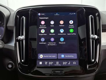 Volvo XC40 B4 — photo 29