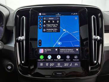 Volvo XC40 B4 — photo 30