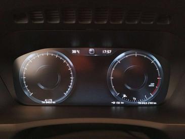 Volvo XC90 D5 AWD — photo 16