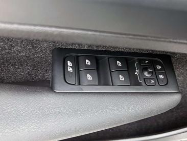 Volvo XC40 B4 — photo 33