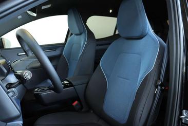 Volvo EX30 — photo 9