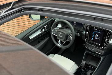 Volvo EX40 Single Motor Extended Range — photo 7