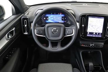Volvo XC40 B4 — photo 2