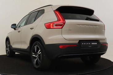 Volvo XC40 B4 — photo 4