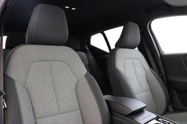 Volvo XC40 B4 — photo 9