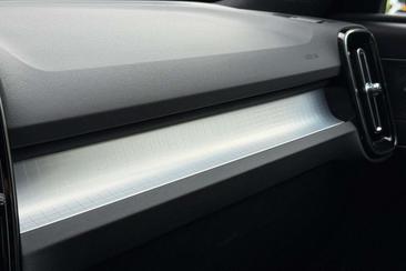 Volvo XC40 B4 — photo 17