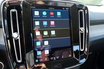Volvo XC40 2.0 — photo 19