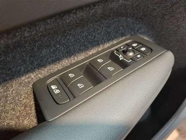Volvo XC40 Recharge Single Motor Extended Range — photo 16