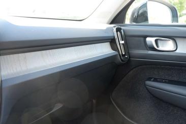 Volvo XC40 2.0 — photo 22
