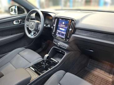 Volvo XC40 Recharge Single Motor Extended Range — photo 19