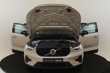 Volvo XC40 B4 — photo 20